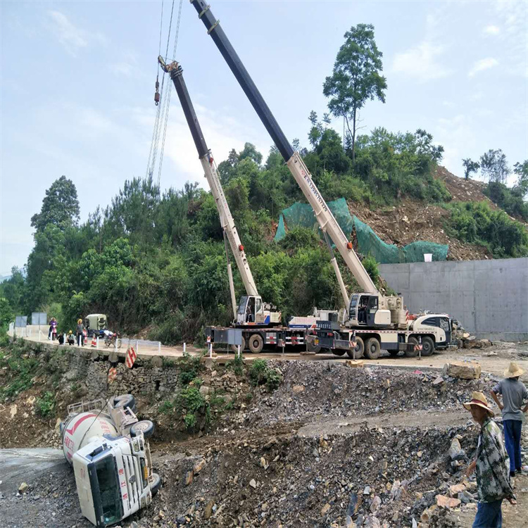 海安汽车掉沟里叫吊车救援要多少钱